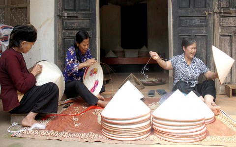 Nón lá - sản phẩm du lịch độc đáo Đất Tổ